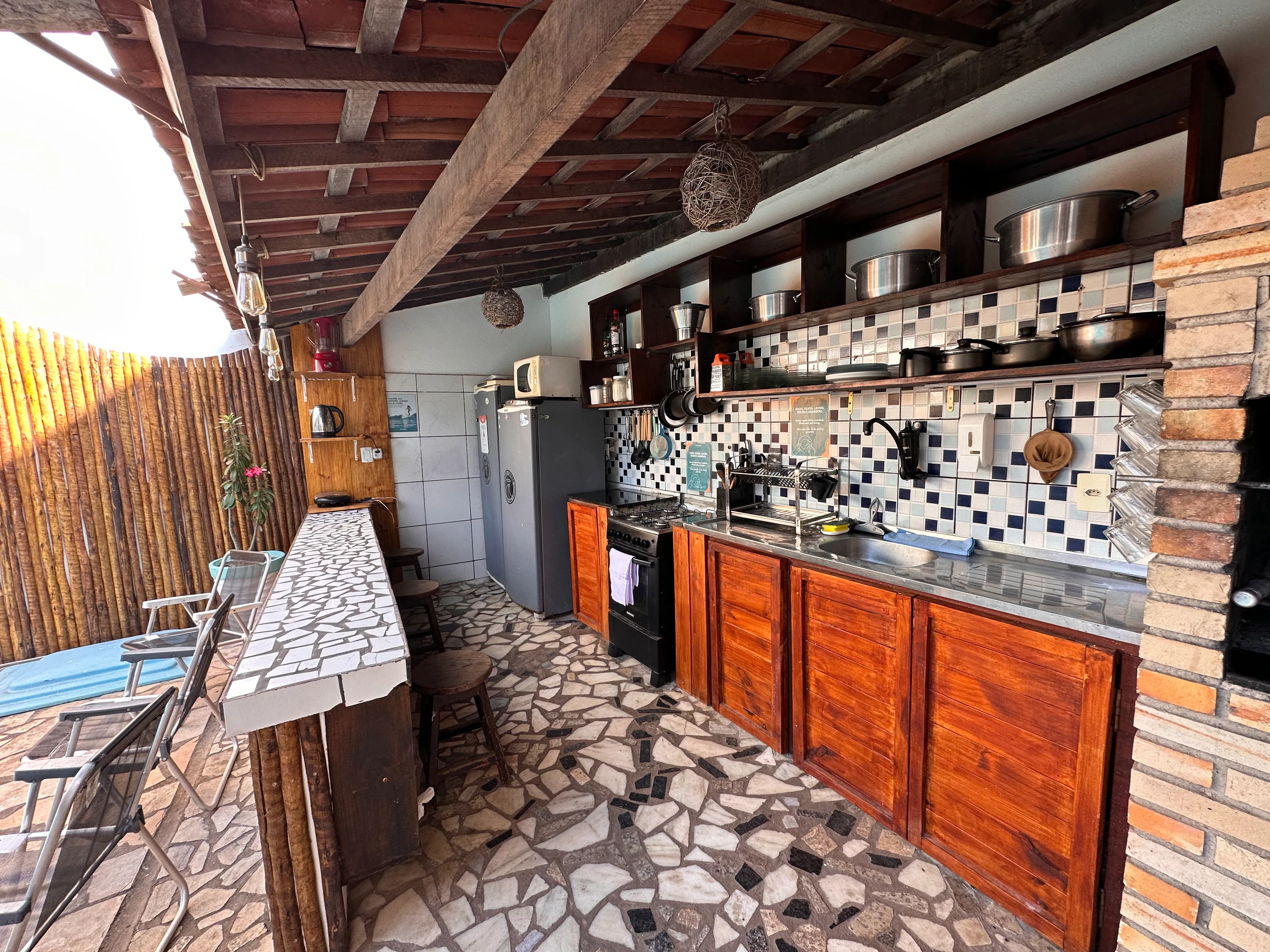 Cozinha — No Worries Hostel Pipa